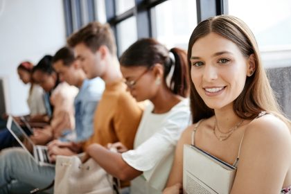 Image illustrative Les meilleures opportunités de travail saisonnier pour les étudiants en région parisienne - Globe Trotter Place